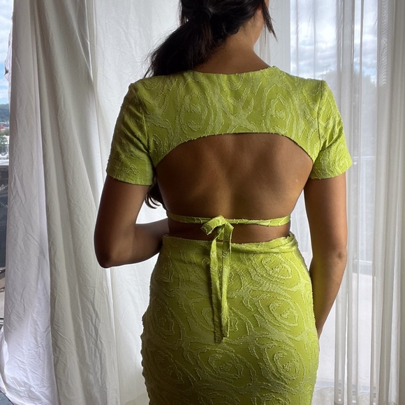 Green Skirt and Backless Top Set - Picture 3 of 6